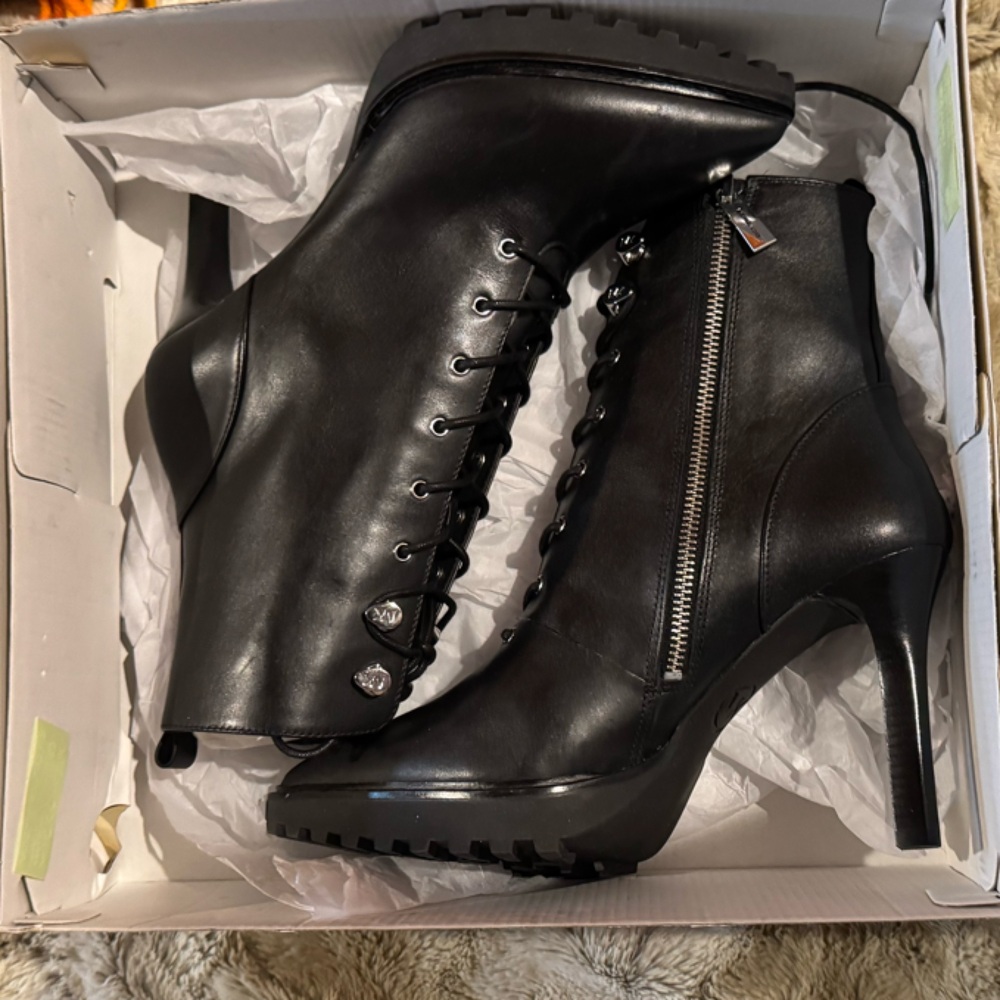 NIB Michael Kors Black Leather Lace Up Boots Women 8M Stylish Urban Elegance